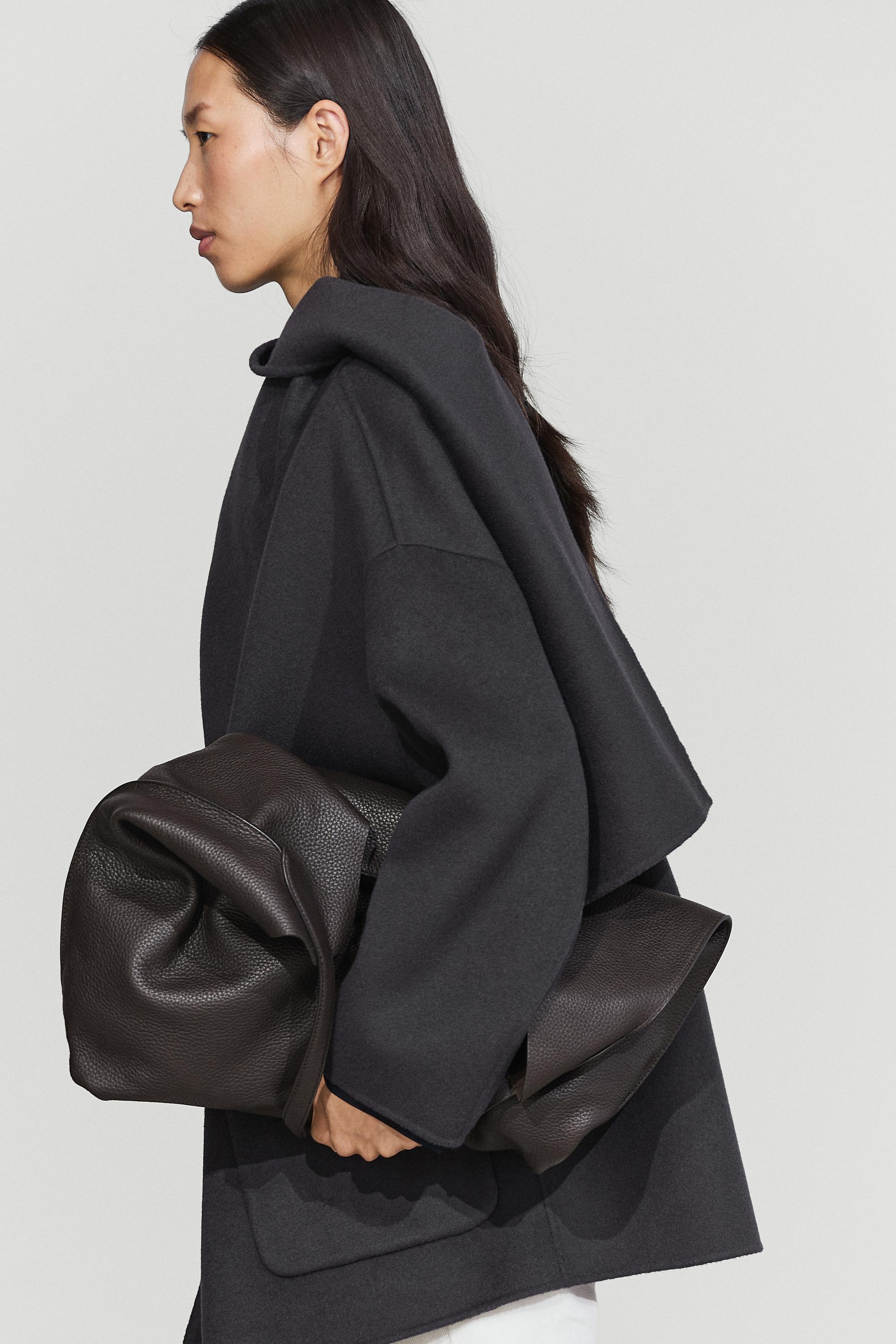 Manteau mi-long avec écharpe